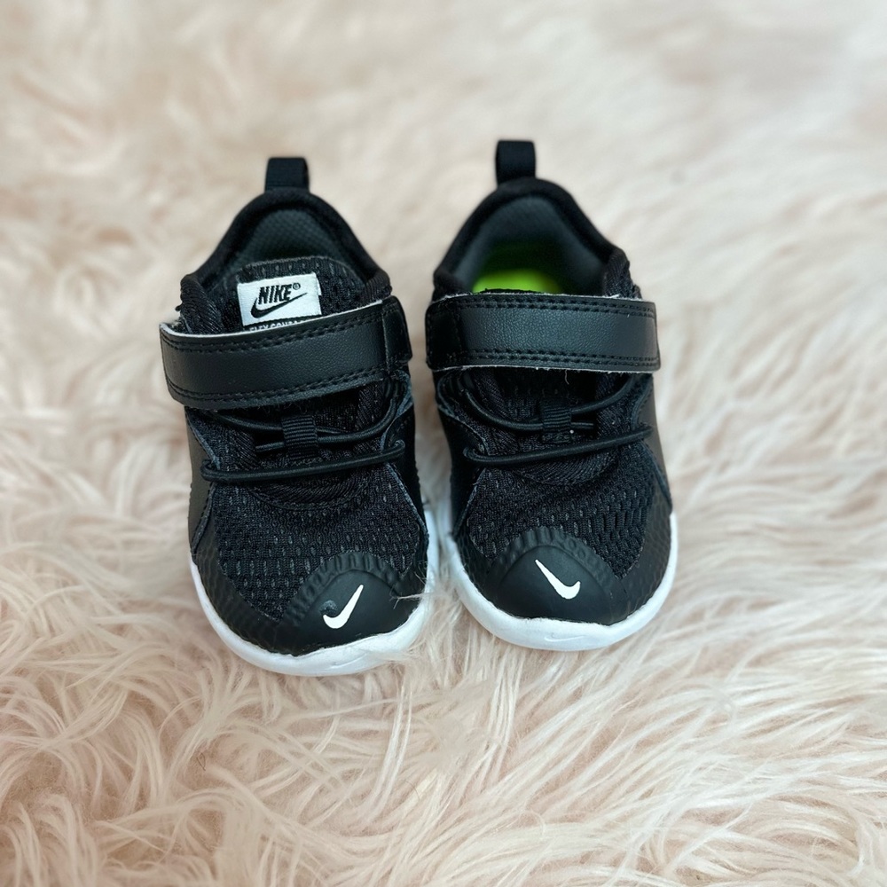 Nike baby size 4 (like new)